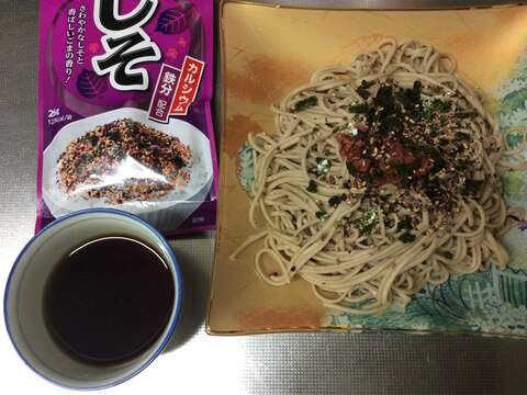 梅肉と紫蘇ふりかけ(海苔・胡麻入り)ざる蕎麦